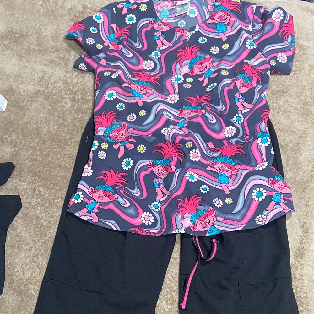 Trolls Scrub Top-Pink and Gray Scrub-star Blk bottoms.